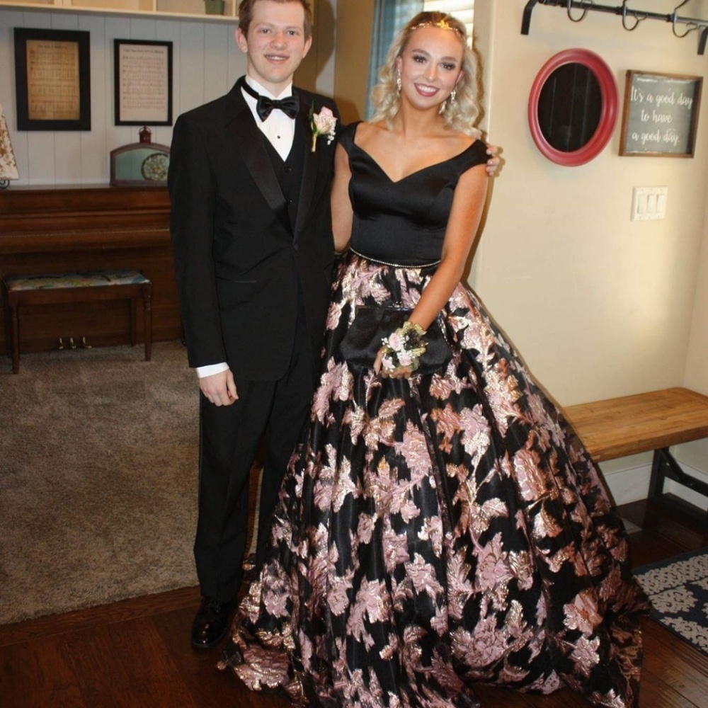Ypsilon Prom Dress - Picture 8 of 8